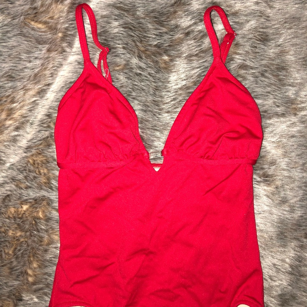 One piece - Picture 2 of 4